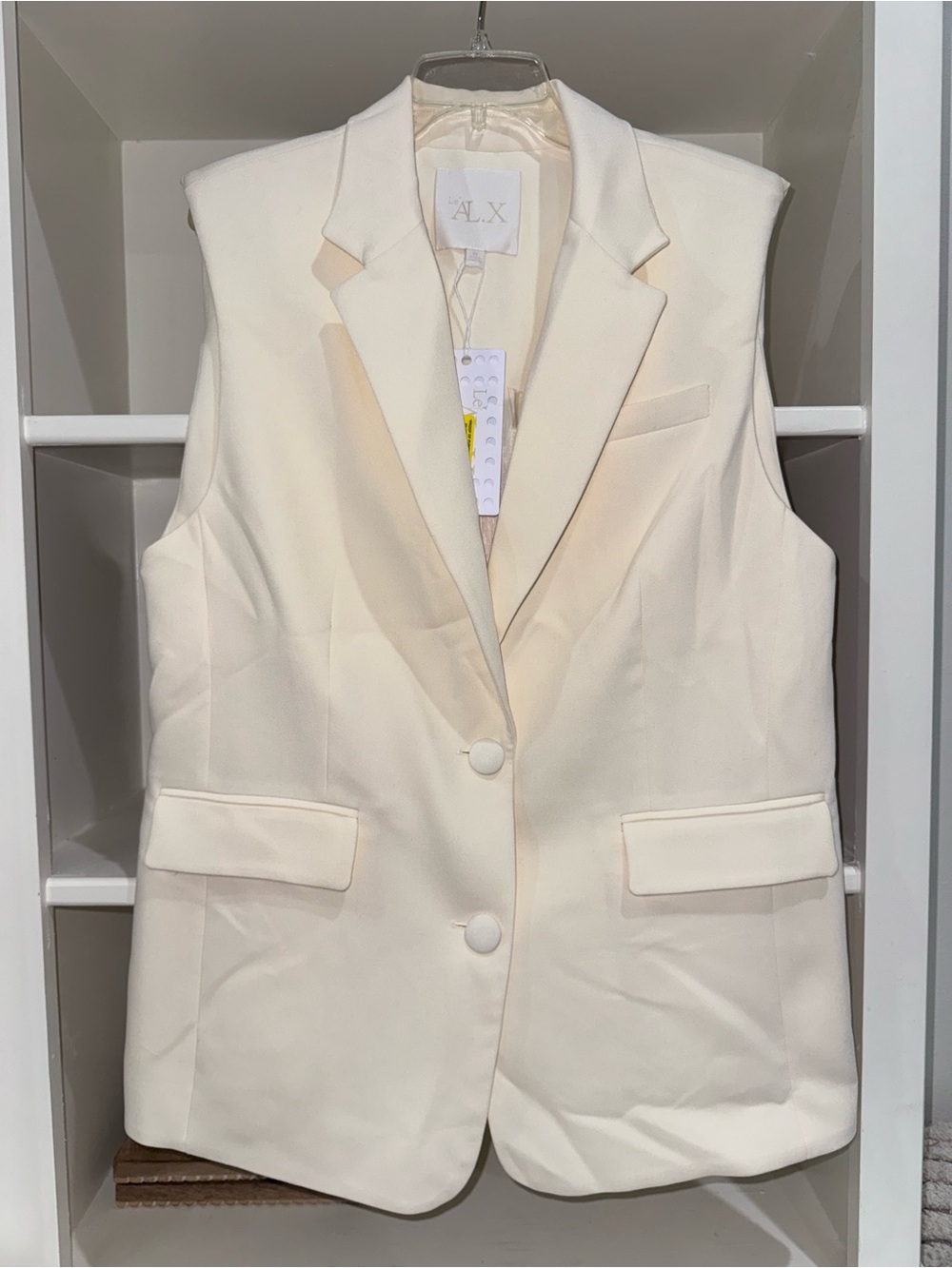 NWT Le' AL.X sleeveless blazer- Sz medium